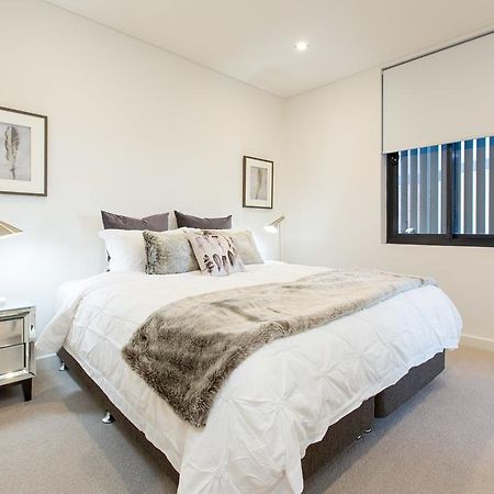 Luxury Four Bedroom Apartment With Swimming Pool Wagga Wagga Exterior photo