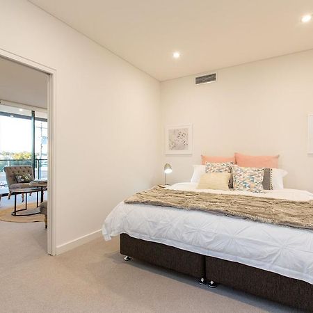 Luxury Four Bedroom Apartment With Swimming Pool Wagga Wagga Exterior photo