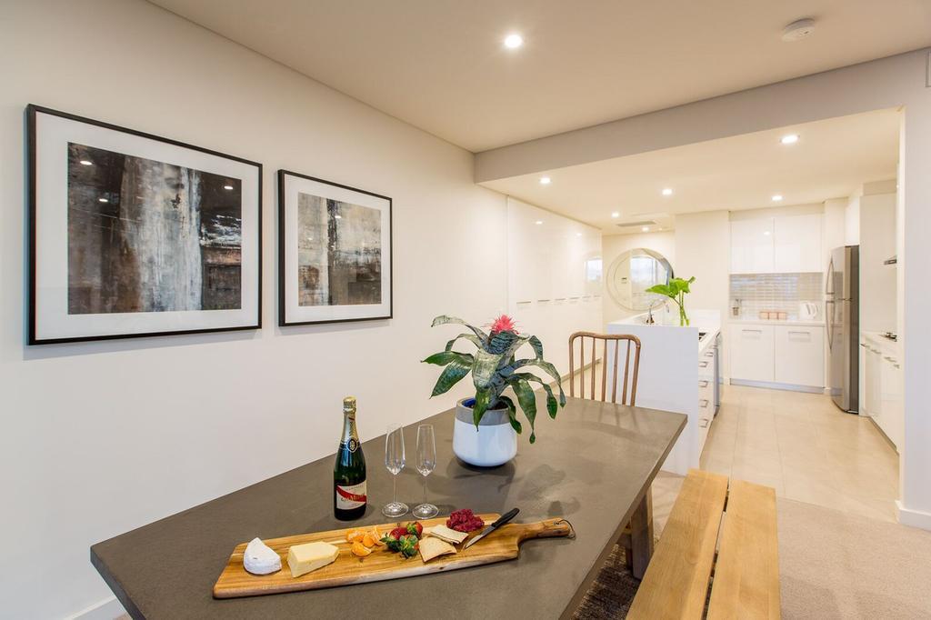 Luxury Four Bedroom Apartment With Swimming Pool Wagga Wagga Exterior photo