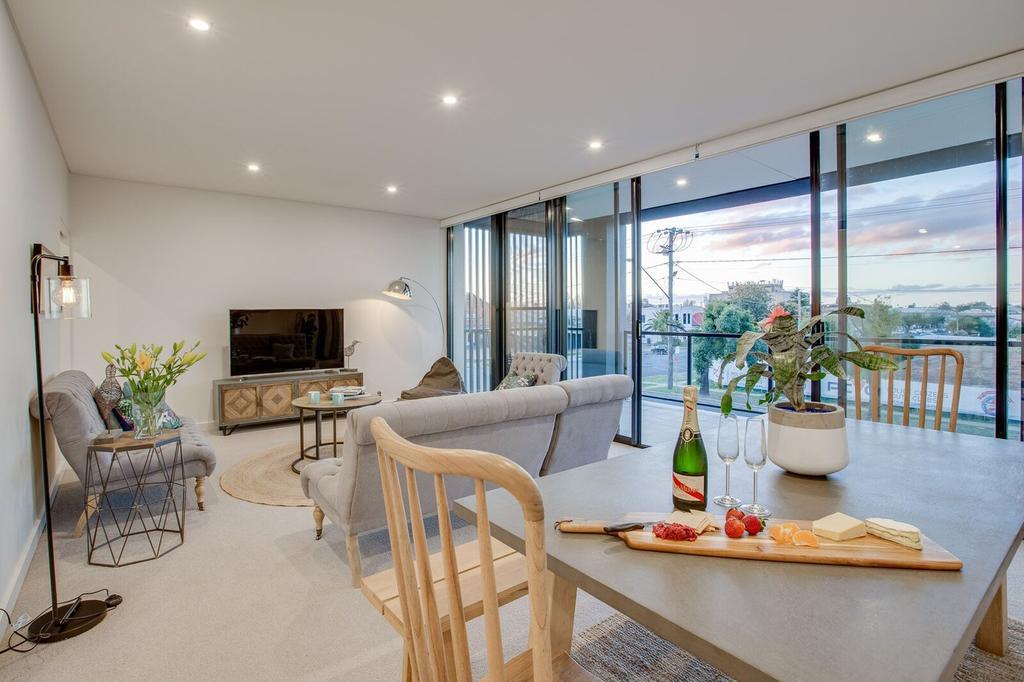 Luxury Four Bedroom Apartment With Swimming Pool Wagga Wagga Exterior photo