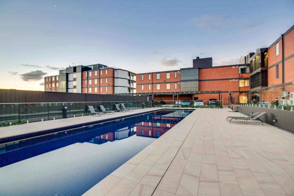 Luxury Four Bedroom Apartment With Swimming Pool Wagga Wagga Exterior photo